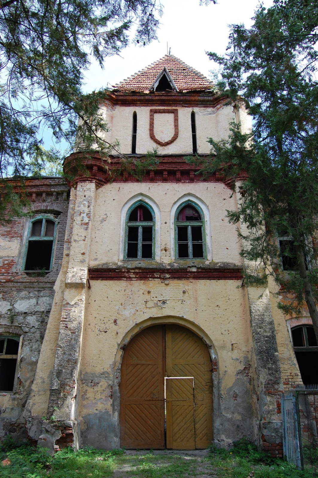 Zidul și turnul de colț